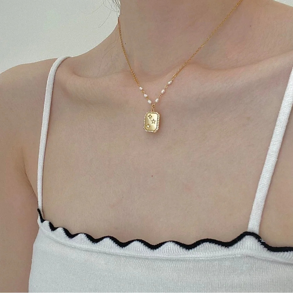 Dainty Star Rectangle Pendant Necklace with Pearls and Zircon Detailed - Picture 3 of 5